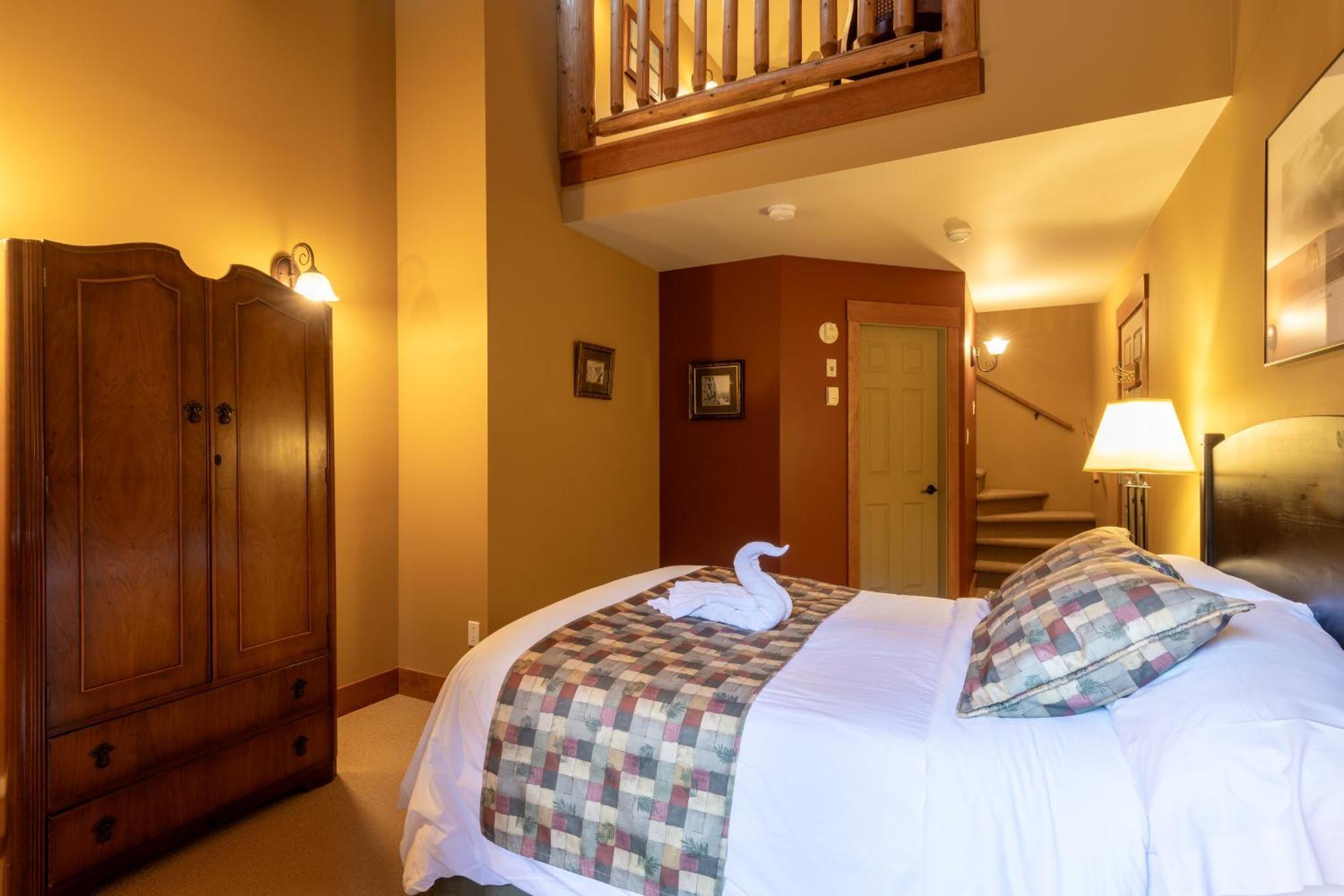 Vagabond Lodge At Kicking Horse Golden Eksteriør bilde