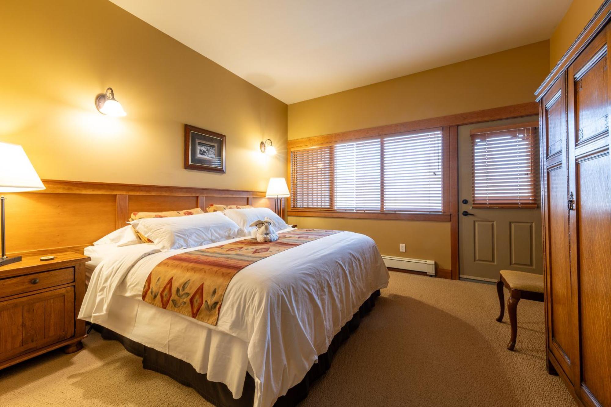 Vagabond Lodge At Kicking Horse Golden Eksteriør bilde