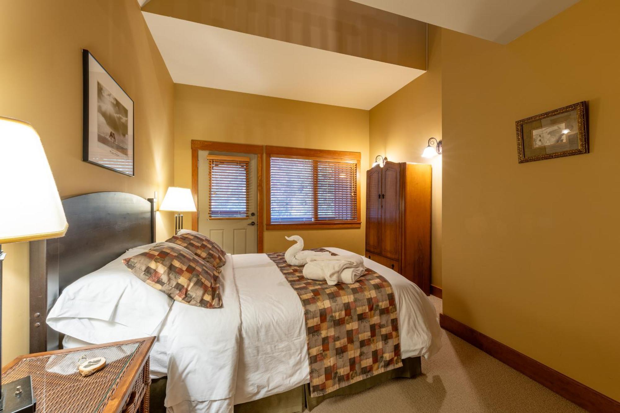 Vagabond Lodge At Kicking Horse Golden Eksteriør bilde