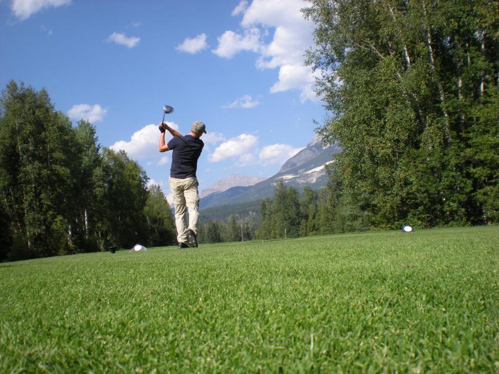Vagabond Lodge At Kicking Horse Golden Eksteriør bilde