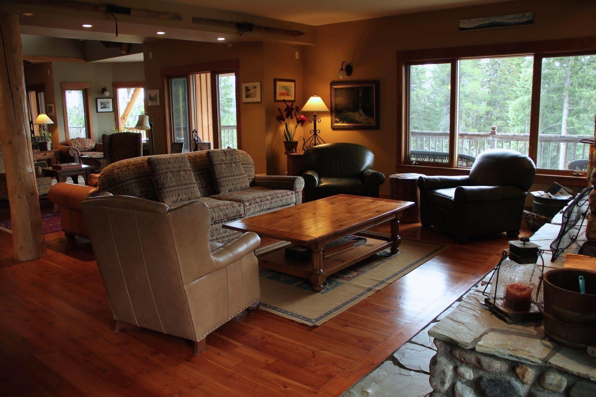 Vagabond Lodge At Kicking Horse Golden Eksteriør bilde