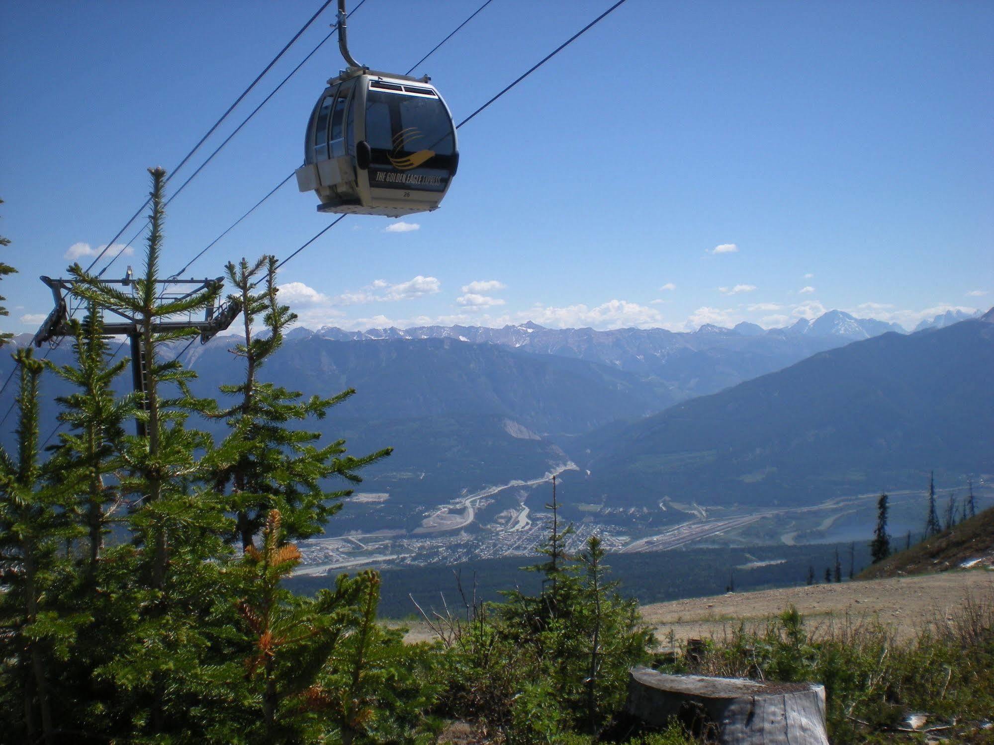 Vagabond Lodge At Kicking Horse Golden Eksteriør bilde