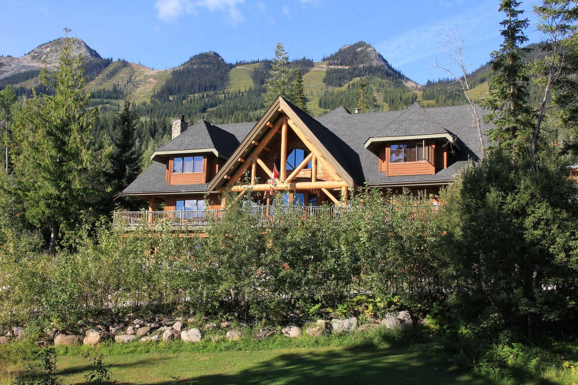 Vagabond Lodge At Kicking Horse Golden Eksteriør bilde